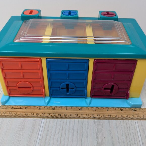 Battat 3 car toy garage w/ cars truck keys playset - Picture 8 of 8